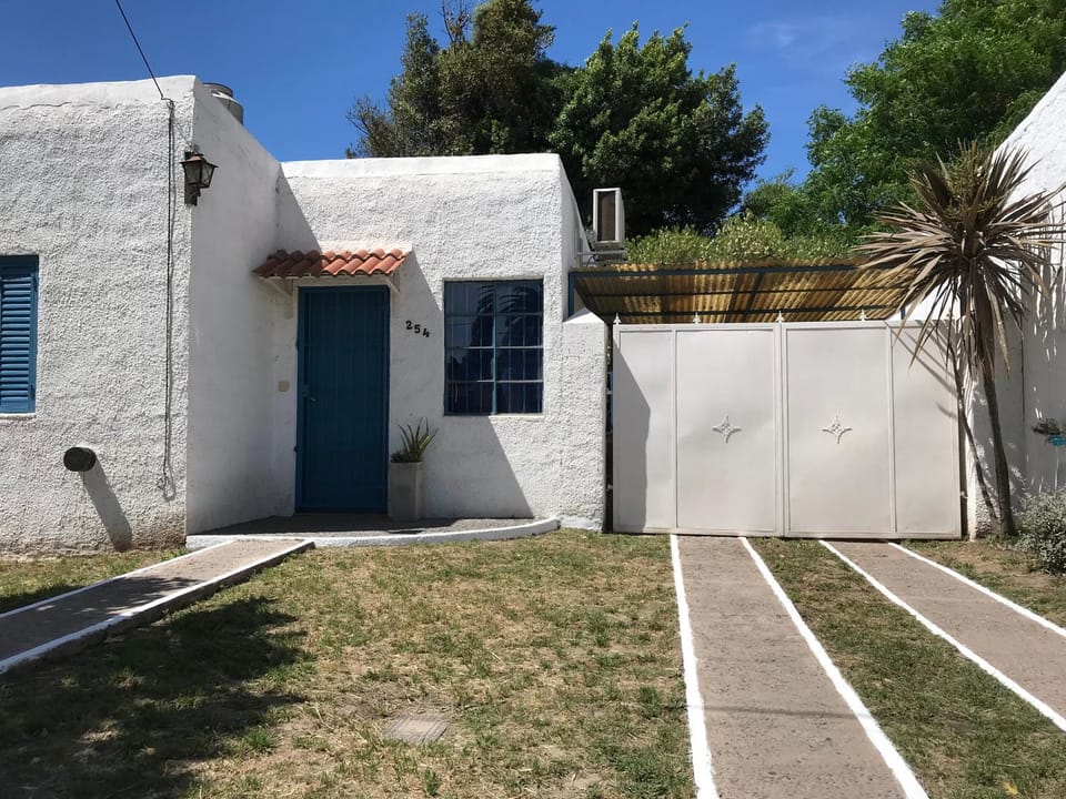 La Casa Azul: tranquilidad y esparcimiento en un entorno natural House in Chascomús