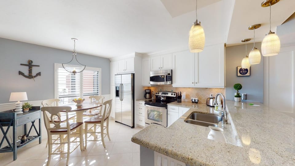 Renovated with Riverfront Views Apartment in Marco Island