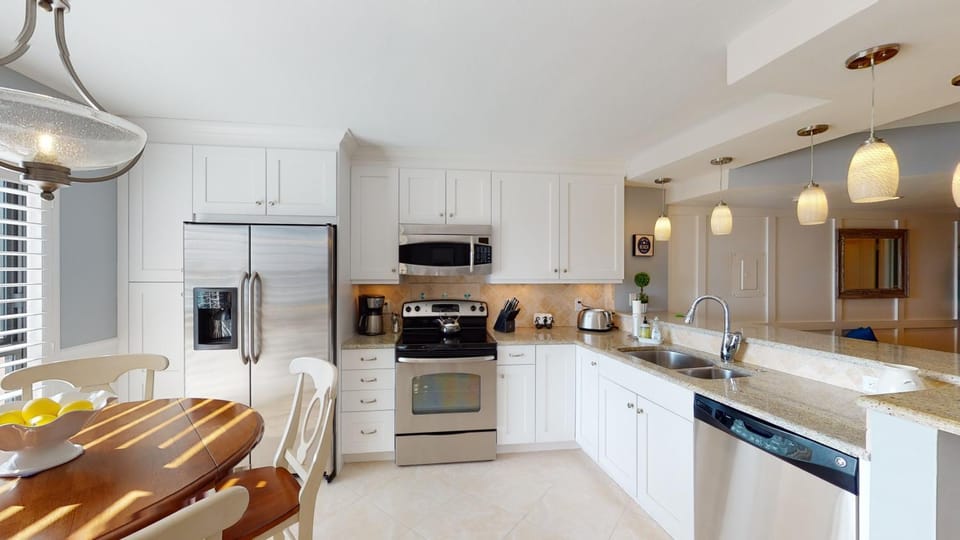 Renovated with Riverfront Views Apartment in Marco Island