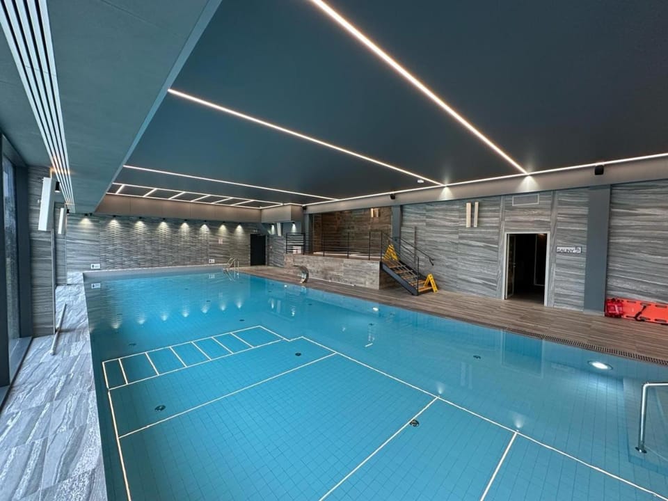 Swimming pool, Swimming pool