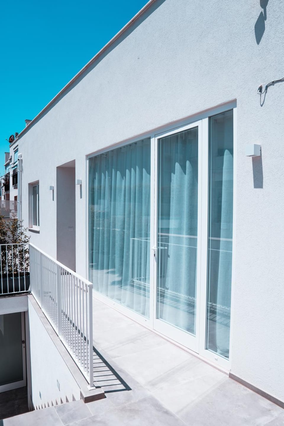 Property building, Internal: Not applicable to any particular room