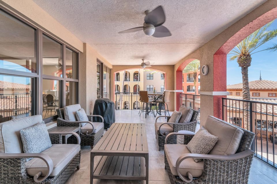 Luxury 3 Bed Condo at Popular Esplanade Overlooking Smokehouse Bay Apartment in Marco Island