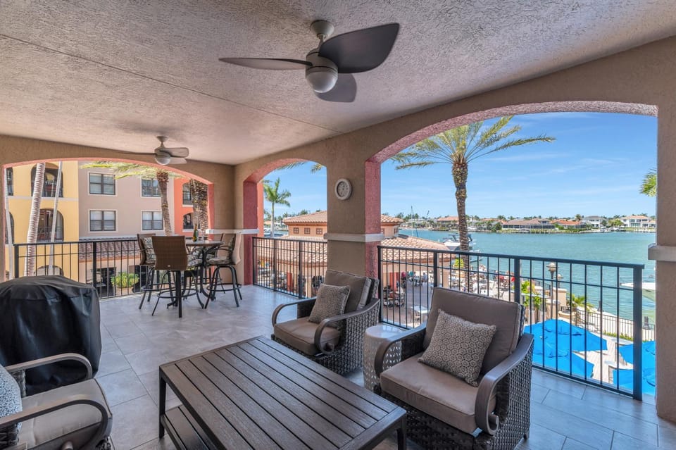Luxury 3 Bed Condo at Popular Esplanade Overlooking Smokehouse Bay Apartment in Marco Island
