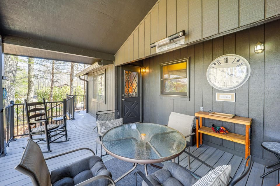 Near Lake + Trails: Rustic Newland Cabin w/ Deck! Cabin in Tennessee