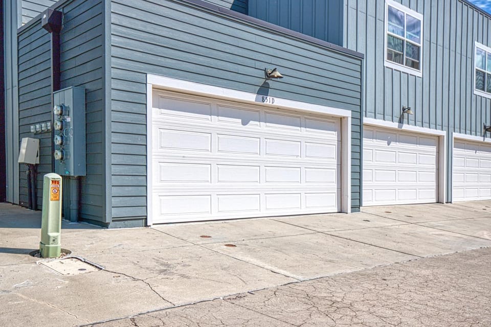 Property building, Day, Street view
