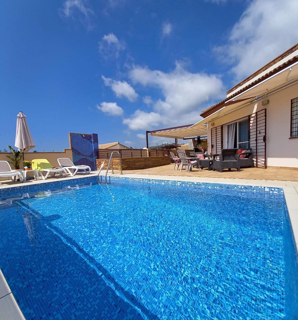 Balcony/Terrace, Swimming pool