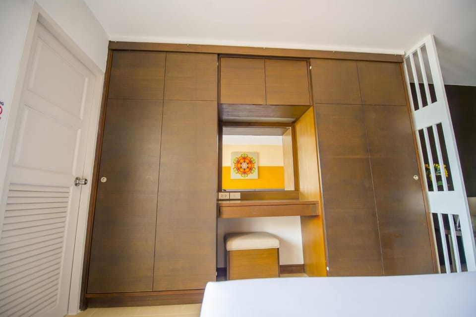 Bedroom, wardrobe
