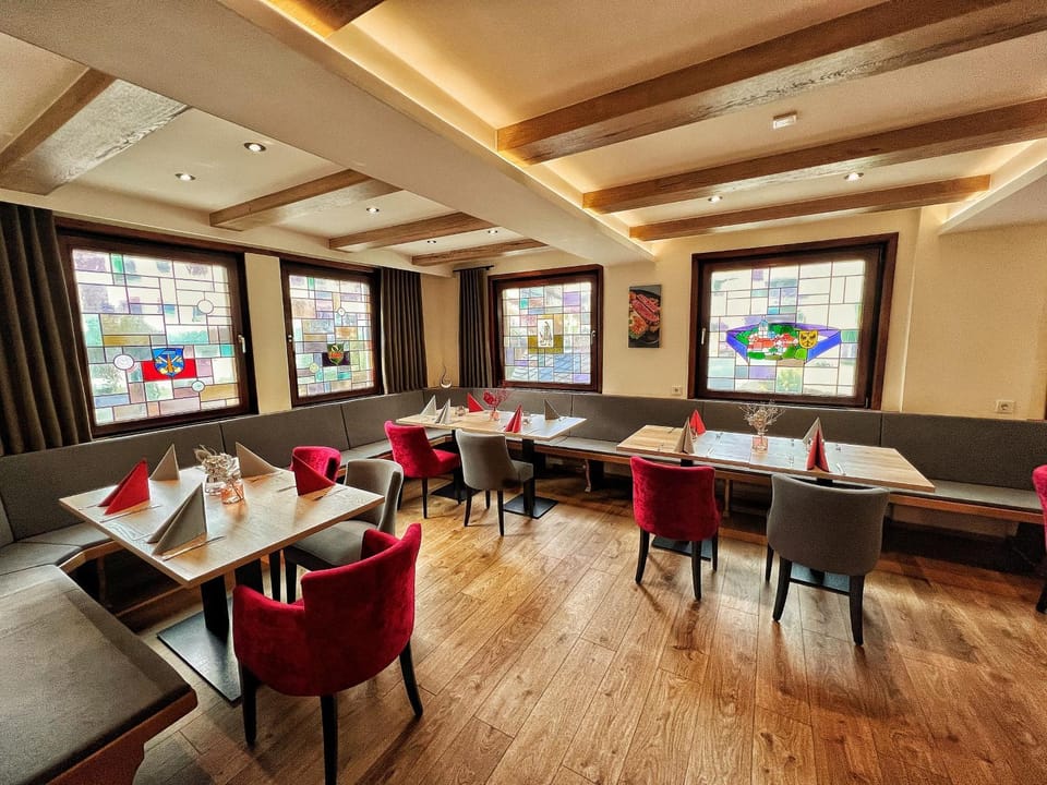 Restaurant/places to eat, Dining area