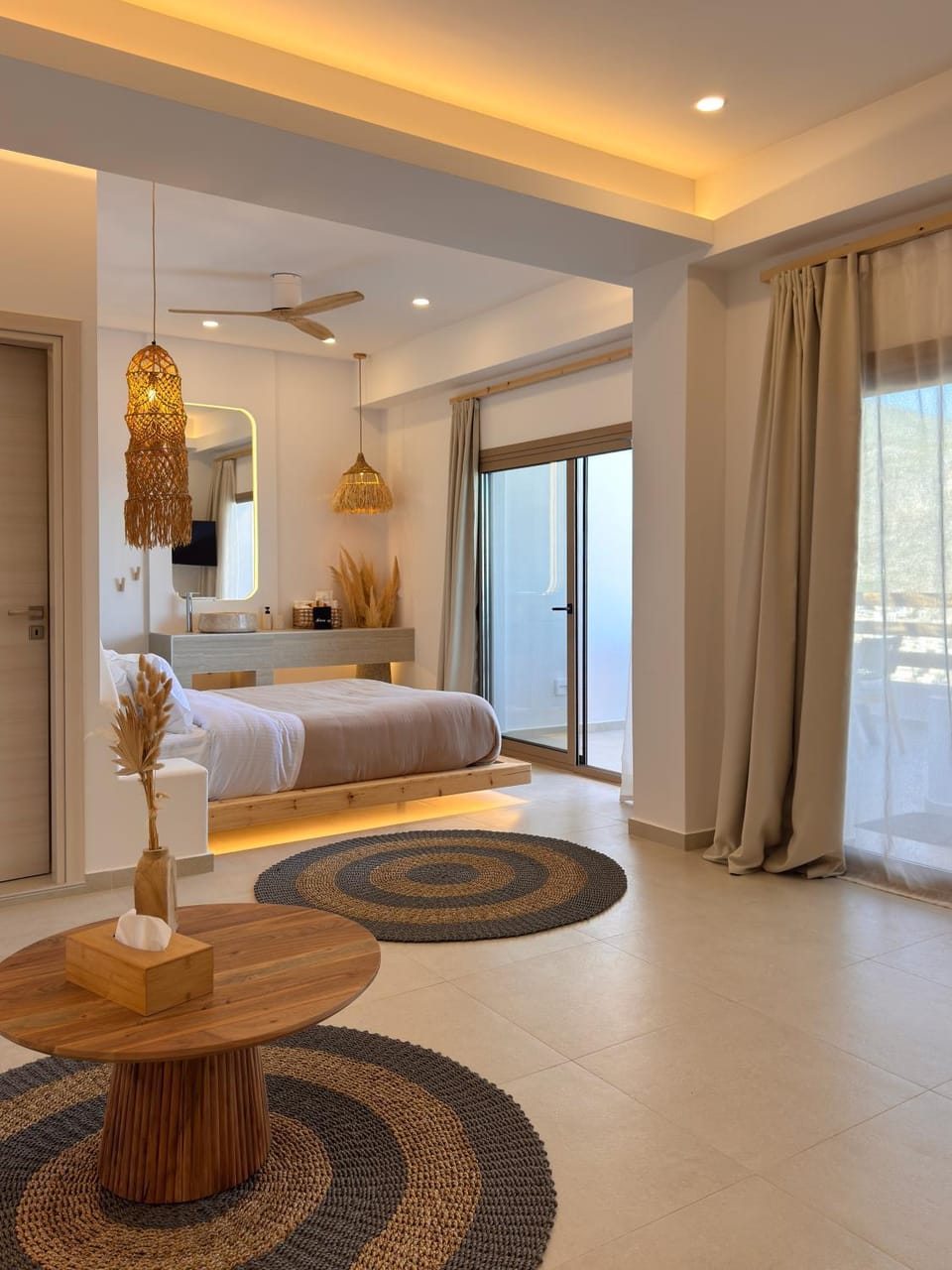 Bed, Living room, Photo of the whole room, Seating area, Bedroom