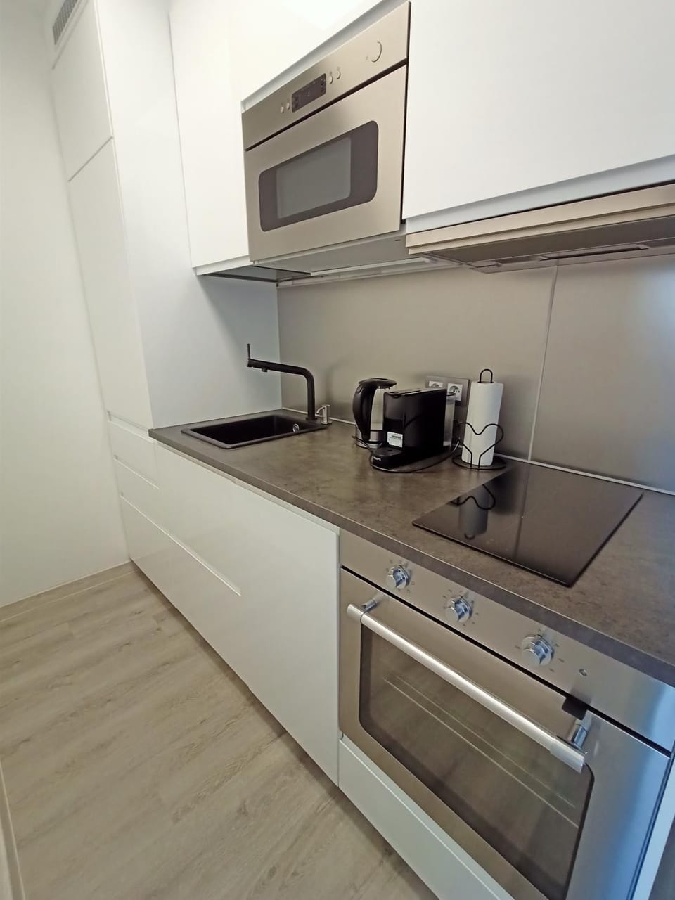 Coffee/tea facilities, Kitchen or kitchenette, microwave, kitchen