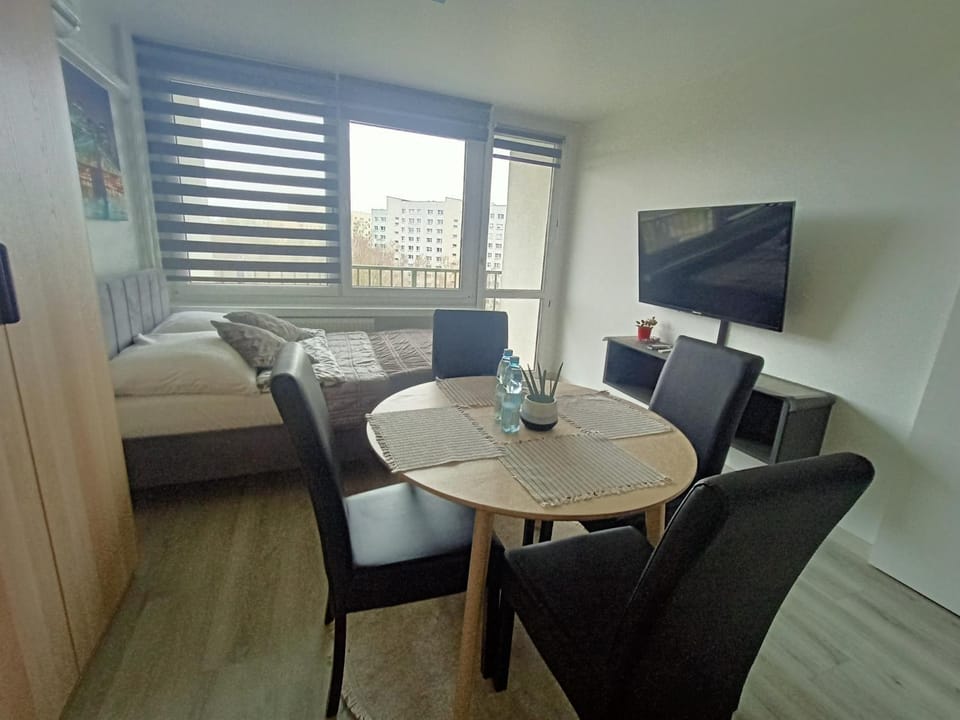 TV and multimedia, Living room, Dining area, Bedroom