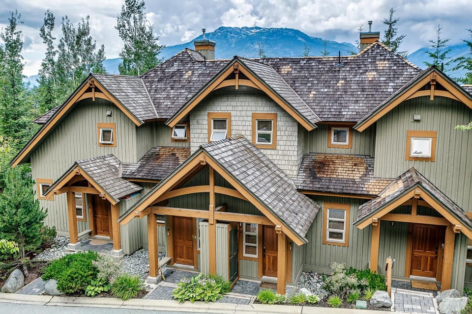 Mountain Star 28 Hot Tub House in Whistler