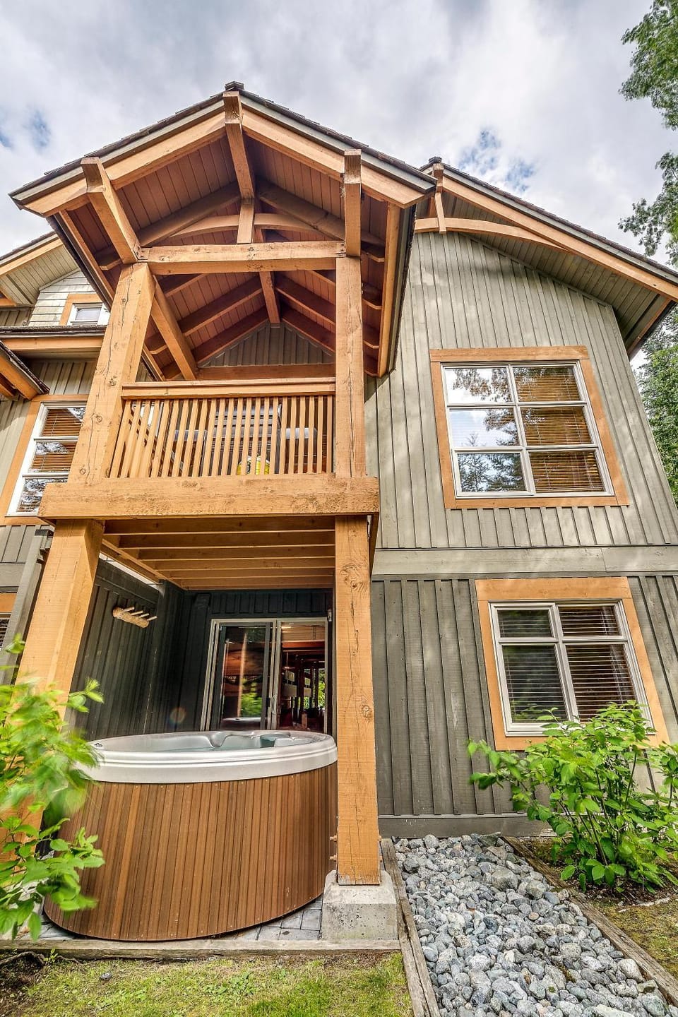 Mountain Star 28 Hot Tub House in Whistler