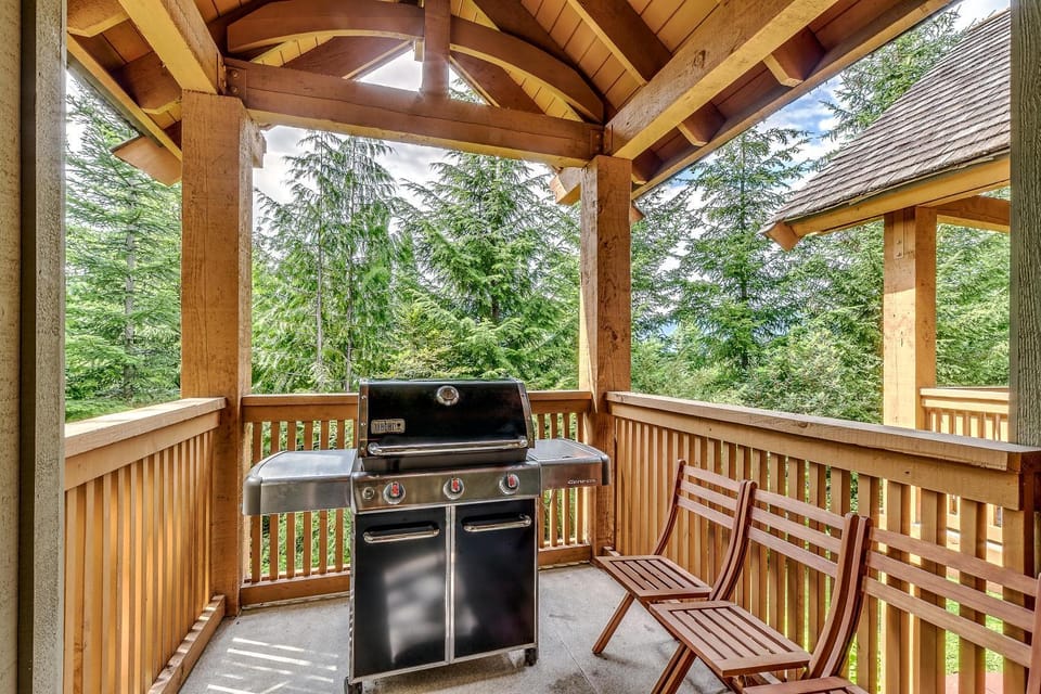 Mountain Star 28 Hot Tub House in Whistler