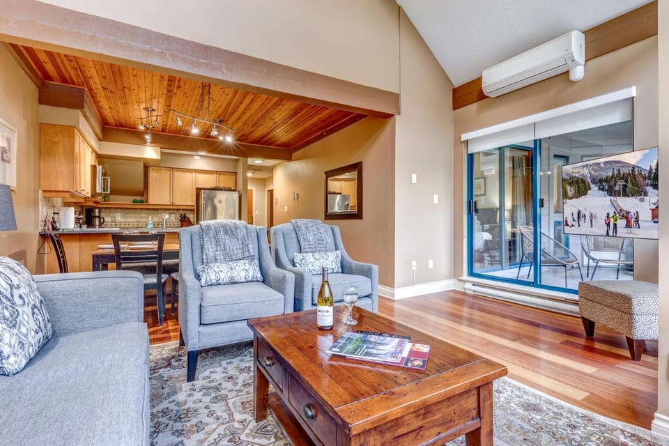 Greystone Lodge 408 Luxury House in Whistler