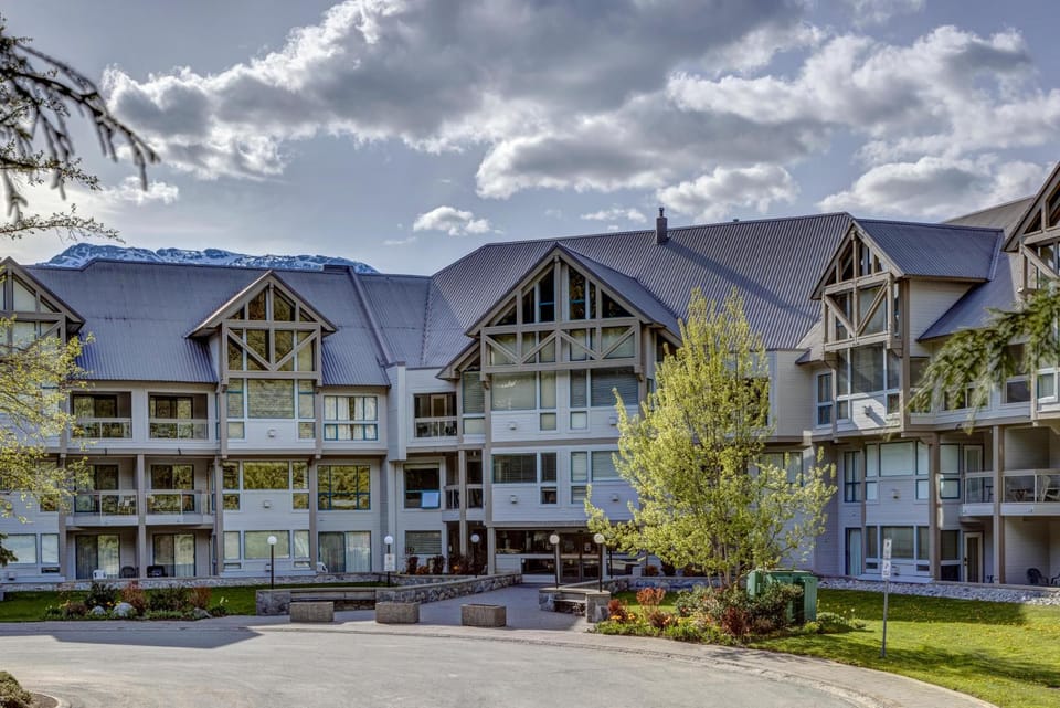 Greystone Lodge 408 Luxury House in Whistler
