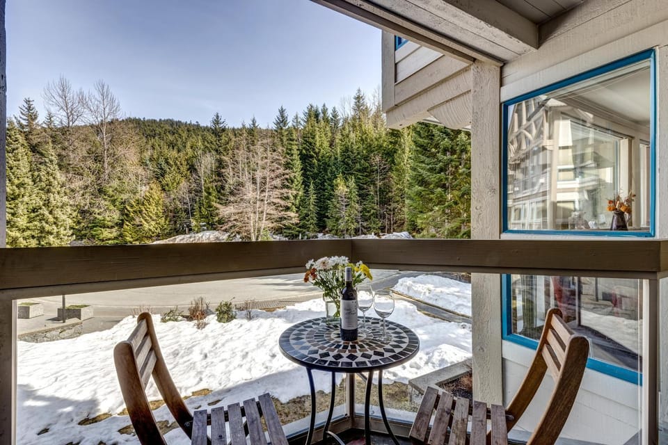Greystone Lodge 328 Ski-in Out House in Whistler