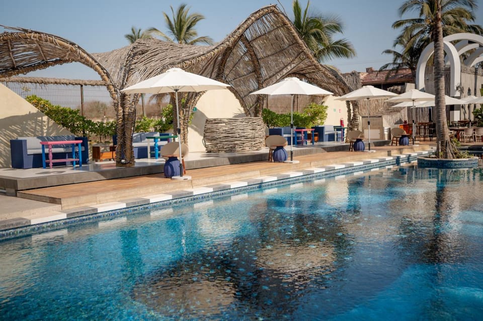 Restaurant/places to eat, Beach, Swimming pool