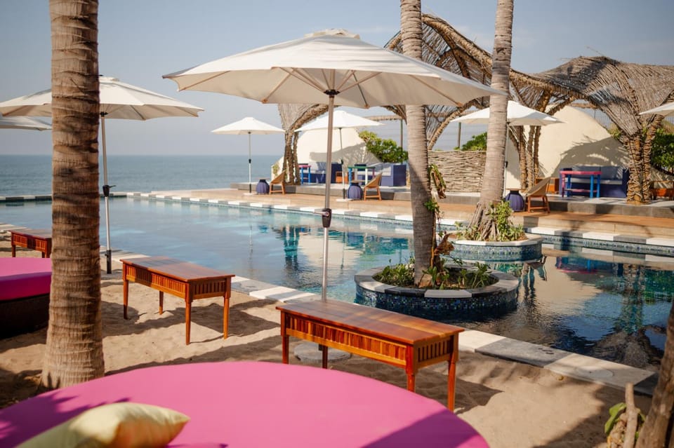 Beach, Sea view, Swimming pool, sunbed
