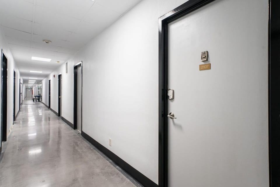 21Floor-Renovated 2BR,1Bath King and Queen Bed and Parking Apartment in Atlanta