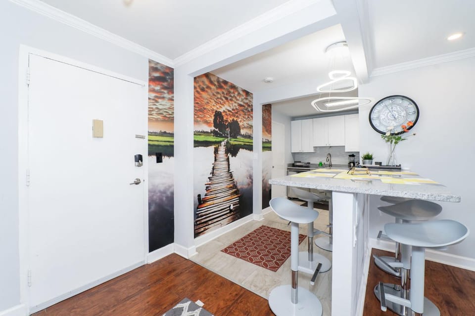21Floor-Renovated 2BR,1Bath King and Queen Bed and Parking Apartment in Atlanta