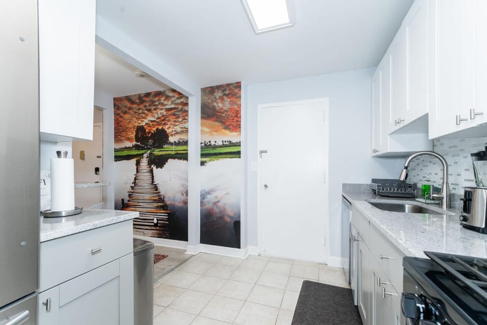 21Floor-Renovated 2BR,1Bath King and Queen Bed and Parking Apartment in Atlanta