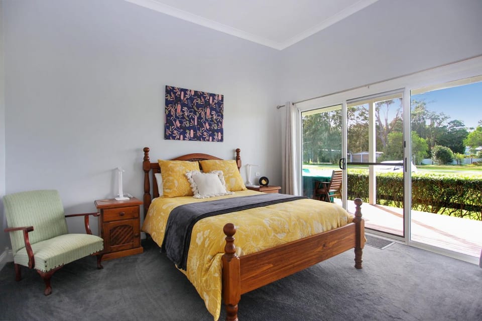 Black Possum Cottage Views of the Bay House in Tea Gardens