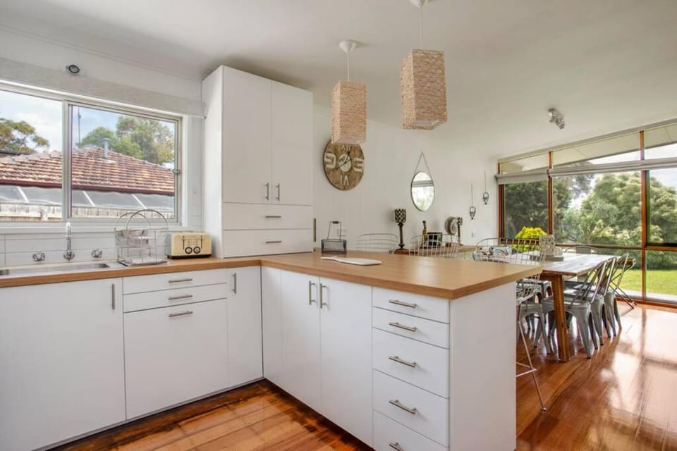 Beach Days Family Escape, Dromana House in Red Hill