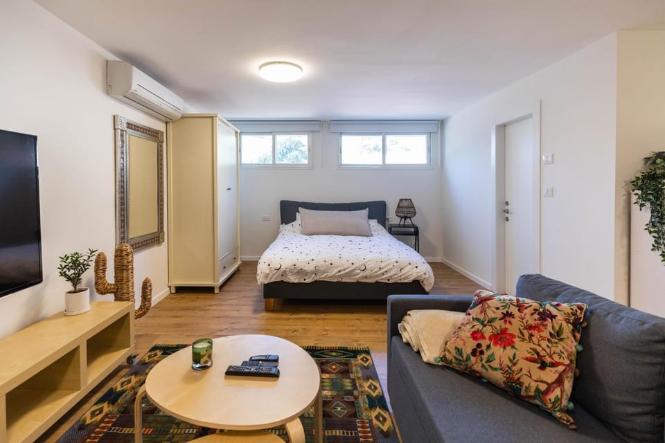 Bedroom, Garden view