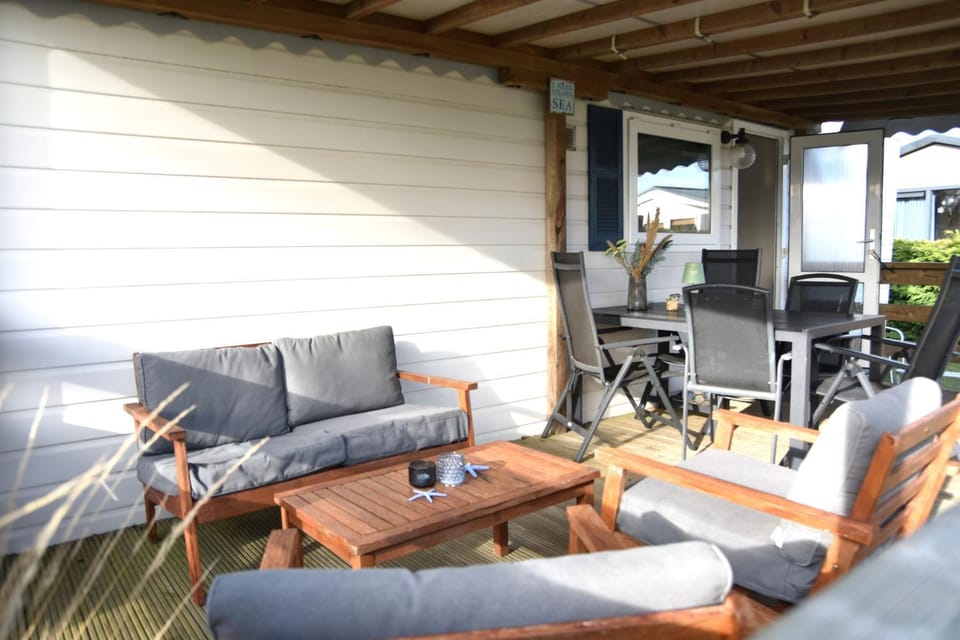 Patio, Living room