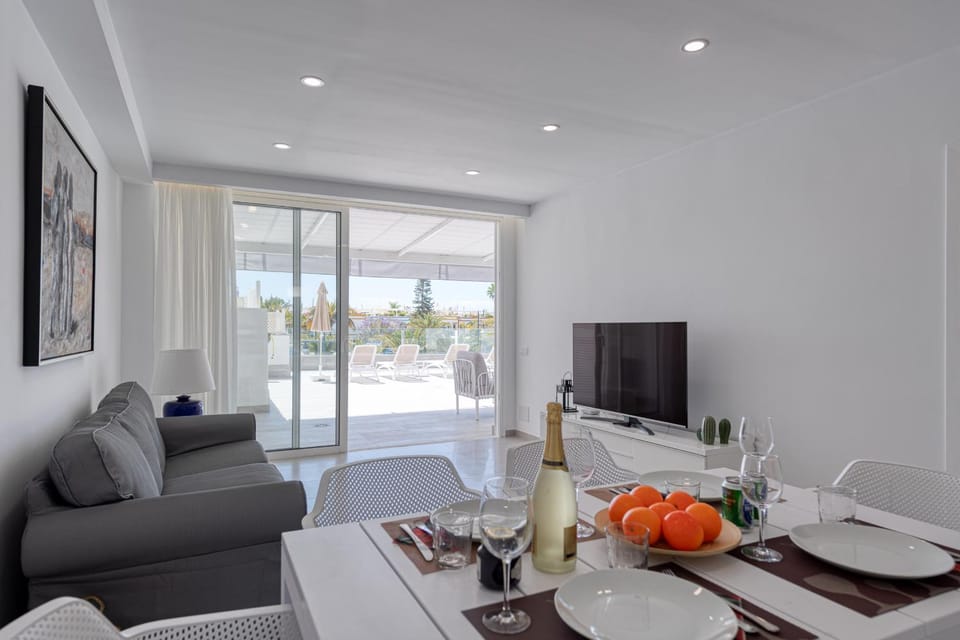 Communal lounge/ TV room, Living room