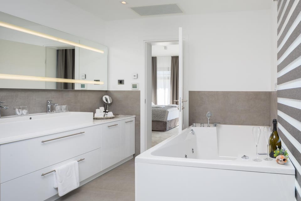 Bathroom, Bath, towels