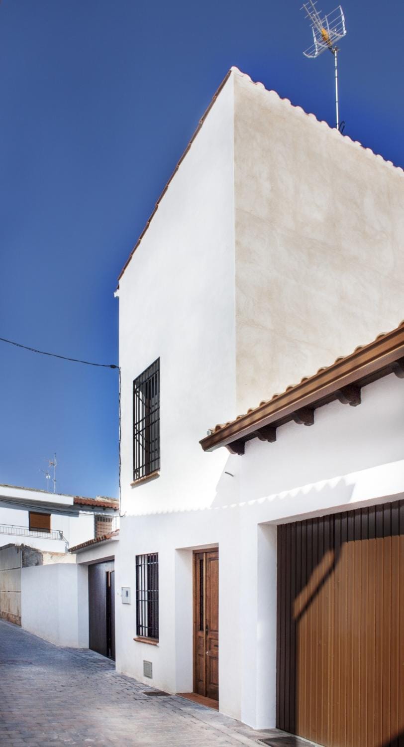 Property building, Quiet street view