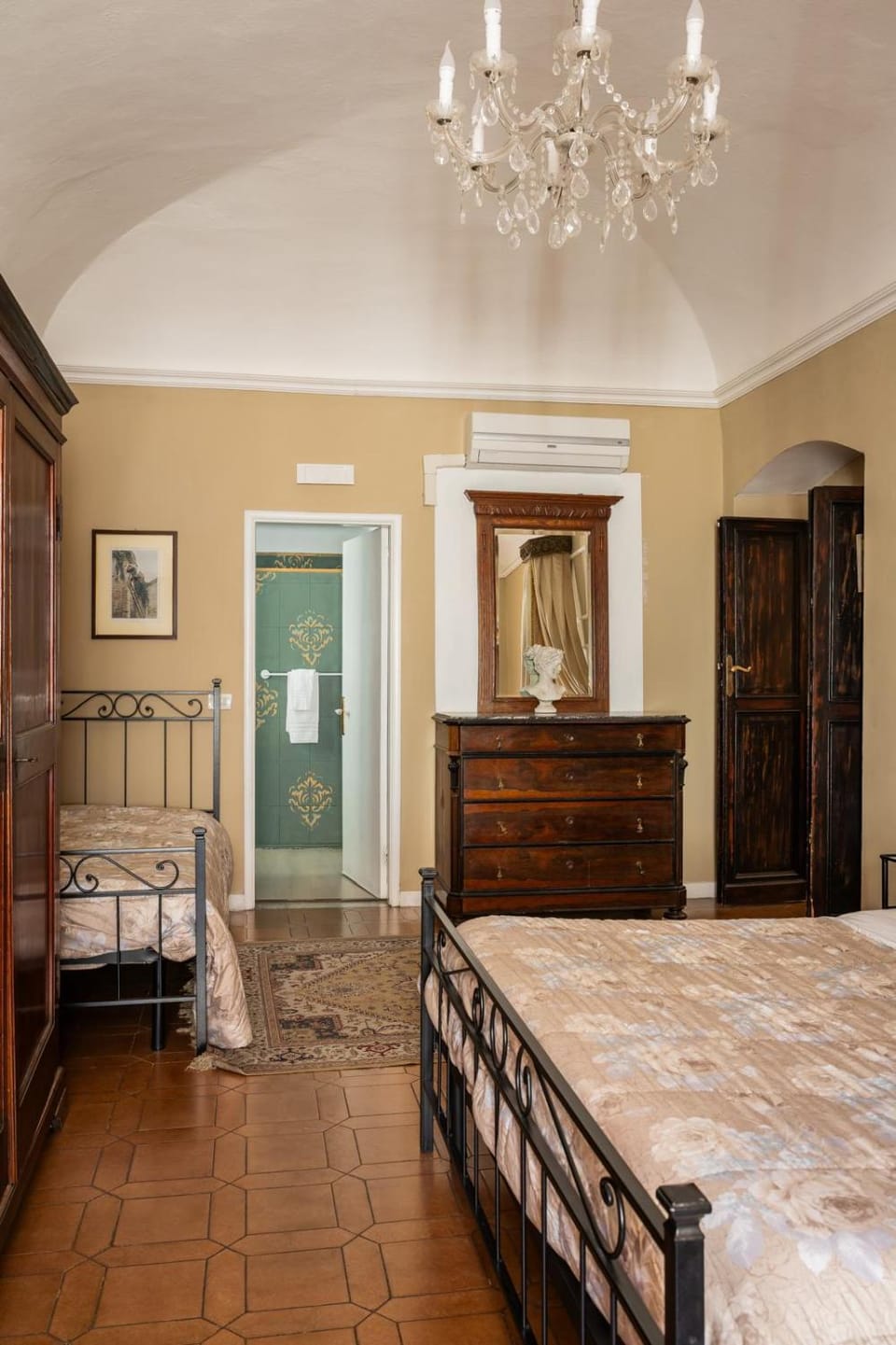 Bed, Bathroom, Photo of the whole room, Bedroom