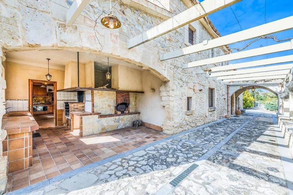 Finca Rafalet, Pollensa by Renthousing Villa in Raiguer