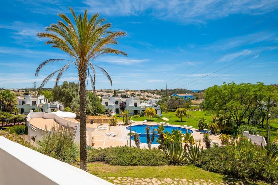 Clube Albufeira ☀Family Holidays with Pool View Apartment in Guia