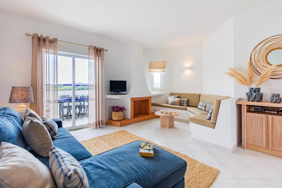Clube Albufeira ☀Family Holidays with Pool View Apartment in Guia