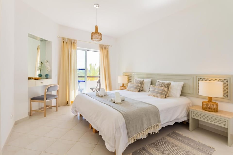 Clube Albufeira ☀Family Holidays with Pool View Apartment in Guia