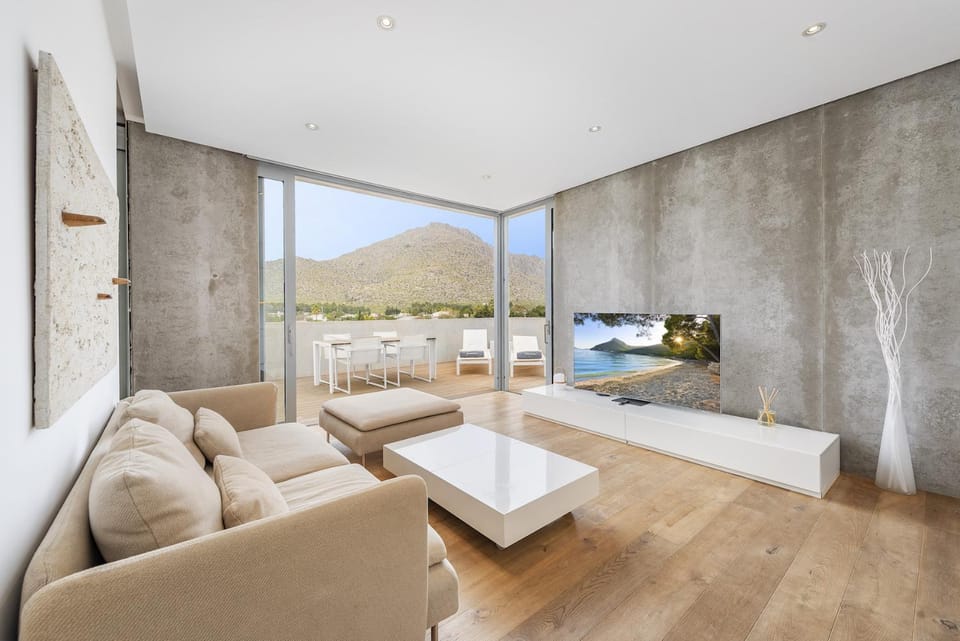 Communal lounge/ TV room, Living room
