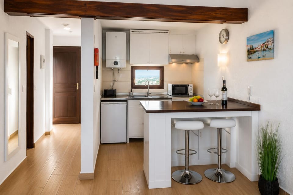 Ocean View Apt , Old Town, Walk to Beach & Restaurants Apartment in Guia