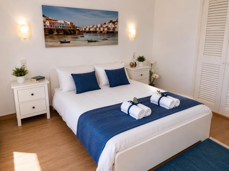 Ocean View Apt , Old Town, Walk to Beach & Restaurants Apartment in Guia