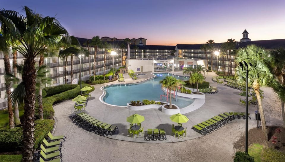 Property building, Night, Activities, Hot Tub, Pool view, Swimming pool, sunbed