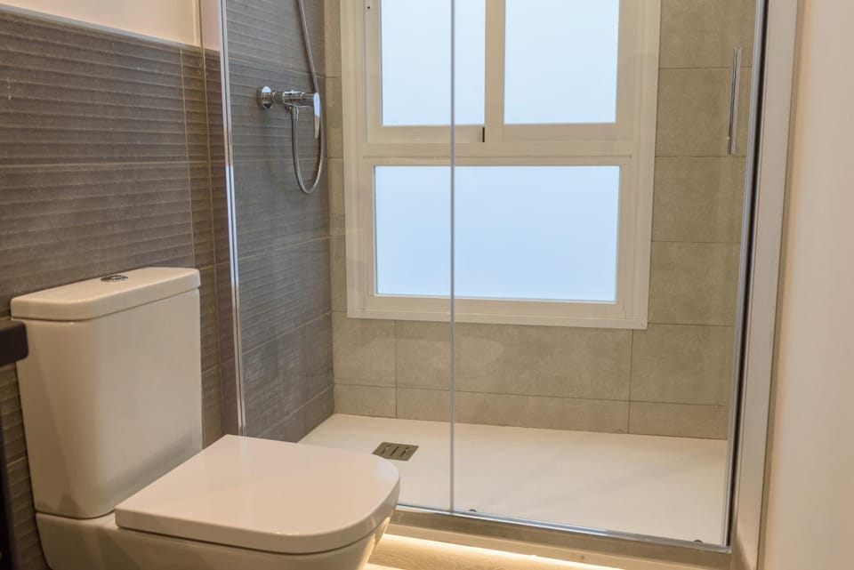 Shower, Toilet, Bathroom