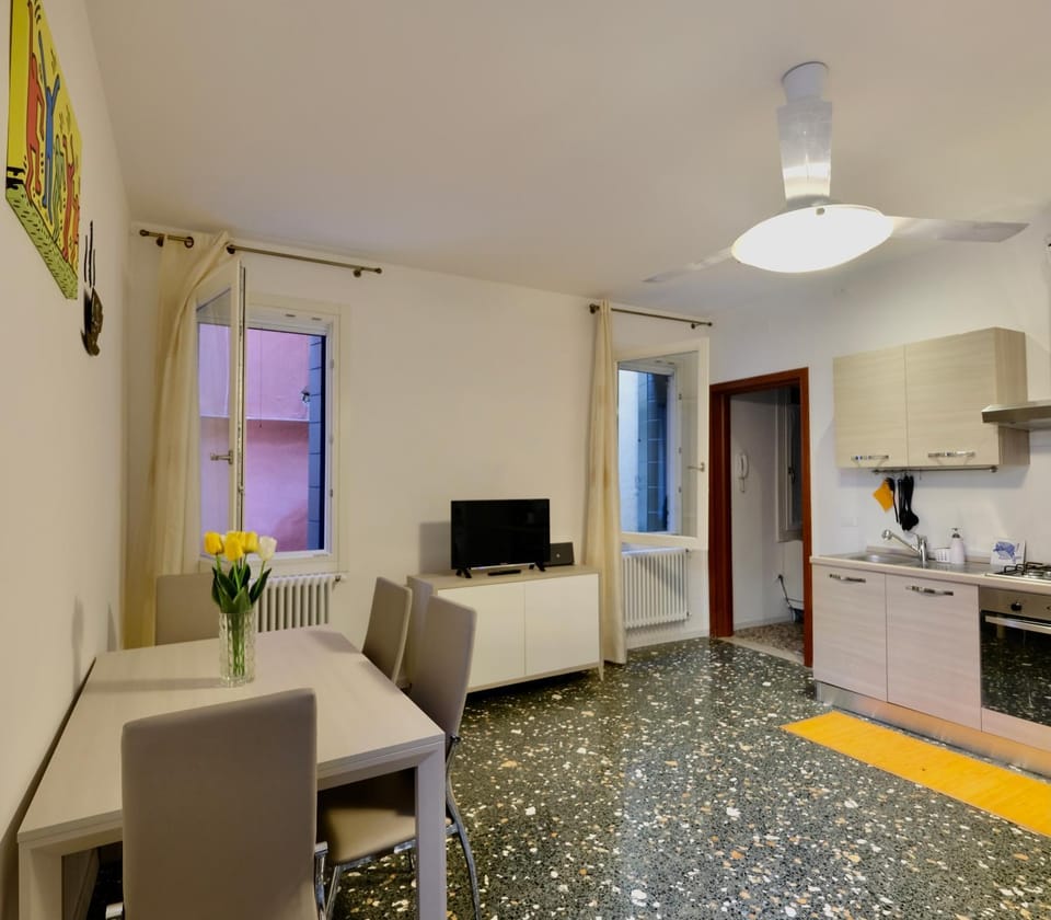 Communal lounge/ TV room, Dining area