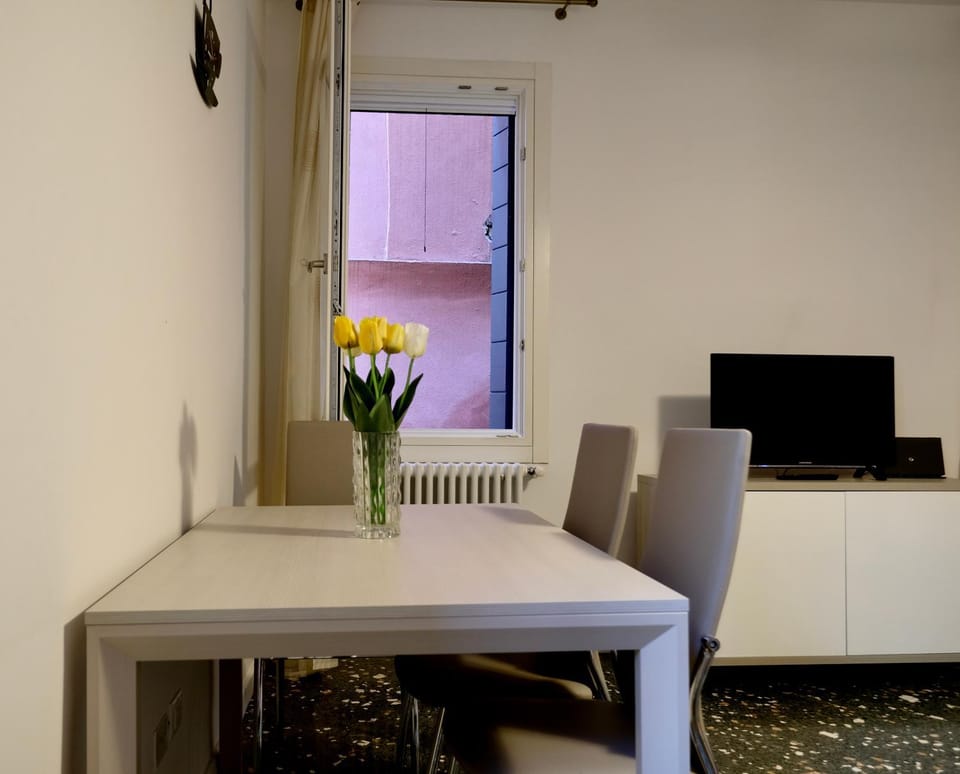 TV and multimedia, Dining area