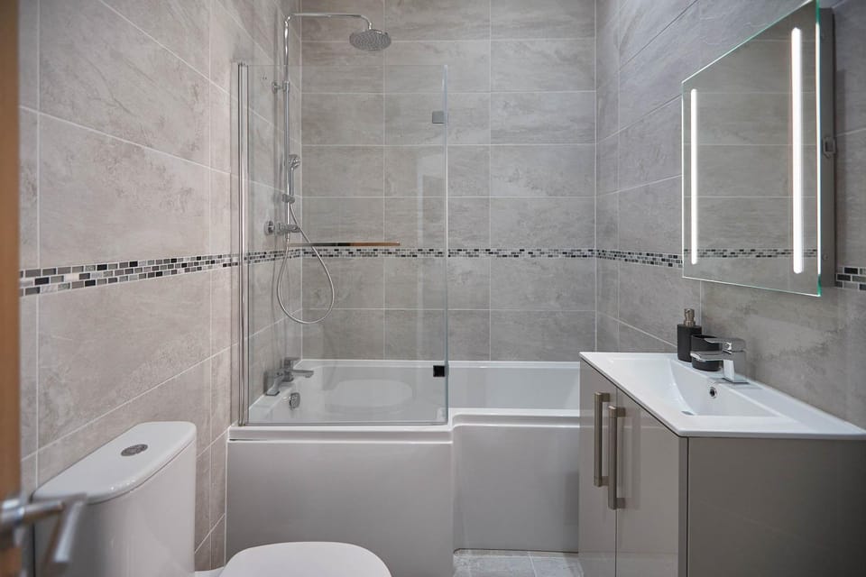 Shower, Toilet, Bathroom, Bath