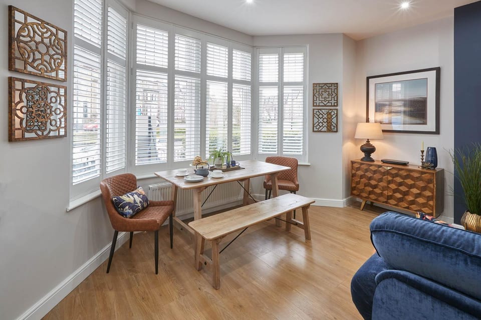 Seating area, Dining area