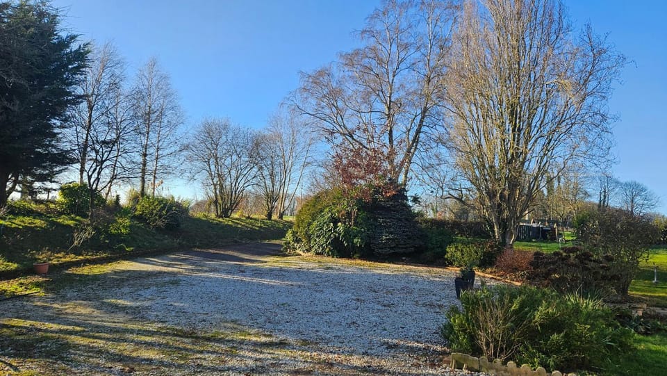 The Lions Den - La Loge Guest House Bed and Breakfast in Normandy