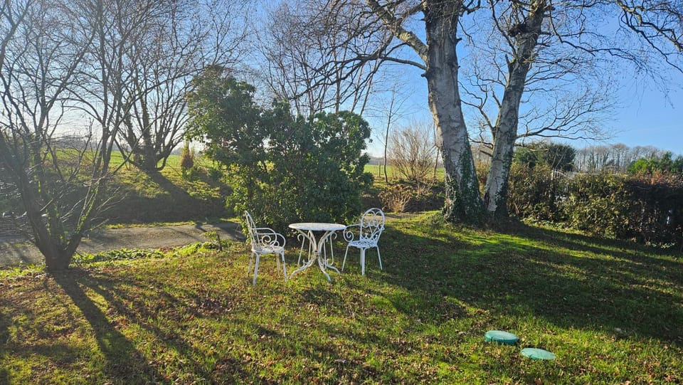 The Lions Den - La Loge Guest House Bed and Breakfast in Normandy
