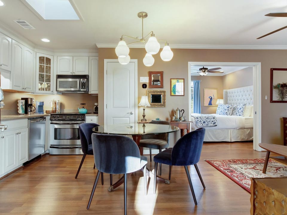 Broughton Street Carriage House House in Savannah